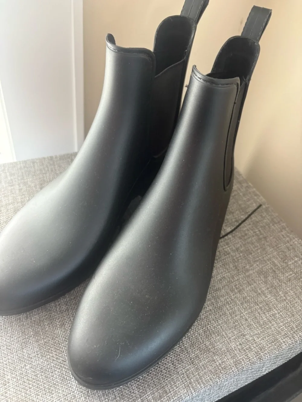 Women’s Black  Chelsea Rain Boots - Slip-On Size 9